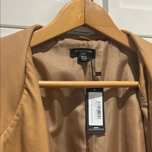 Pretty Little Thing Plus Faux Leather Statement Buckle Trench Coat Tan Size 18 - Picture 5 of 17